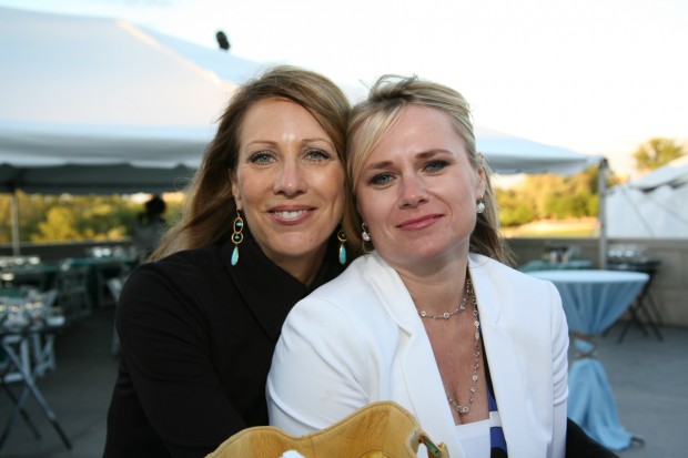 Dixie Deibel, Izabela Genovese